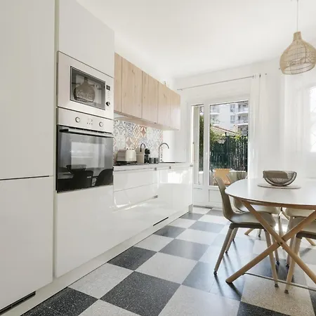 With Garden Near The * アンティーブ