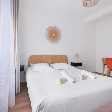 Apartment With Garden Near The *