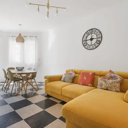 With Garden Near The * アンティーブ